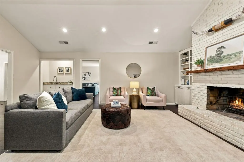 2206 Victoria Lane