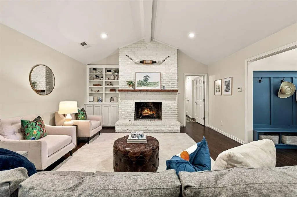 2206 Victoria Lane