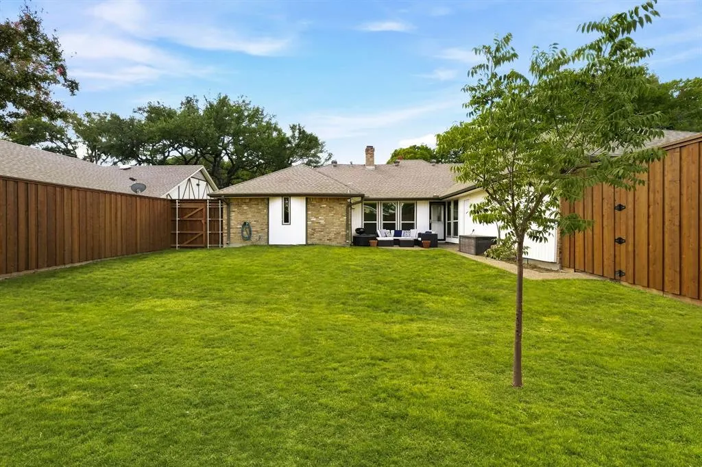 2206 Victoria Lane