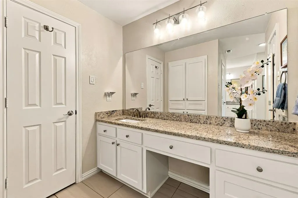 2206 Victoria Lane
