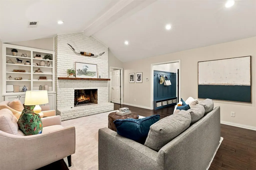 2206 Victoria Lane