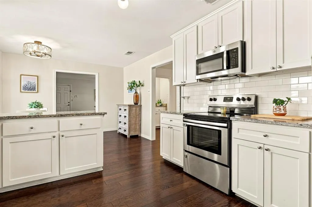2206 Victoria Lane