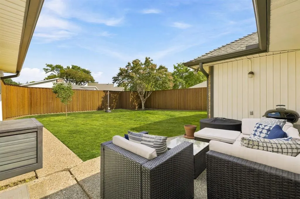 2206 Victoria Lane