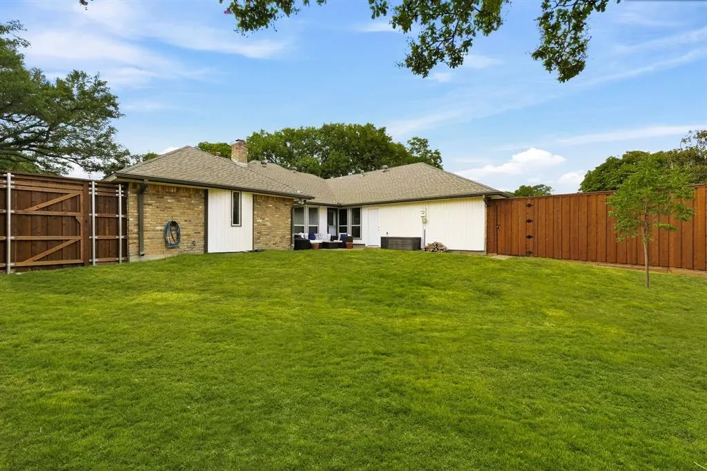 2206 Victoria Lane