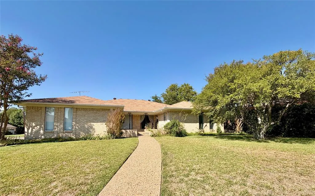 8405 Lullwater Drive