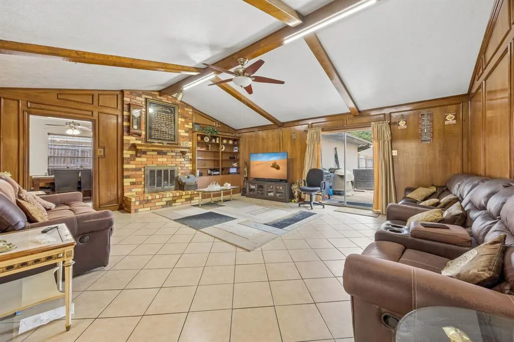1701 East Spring Valley Road