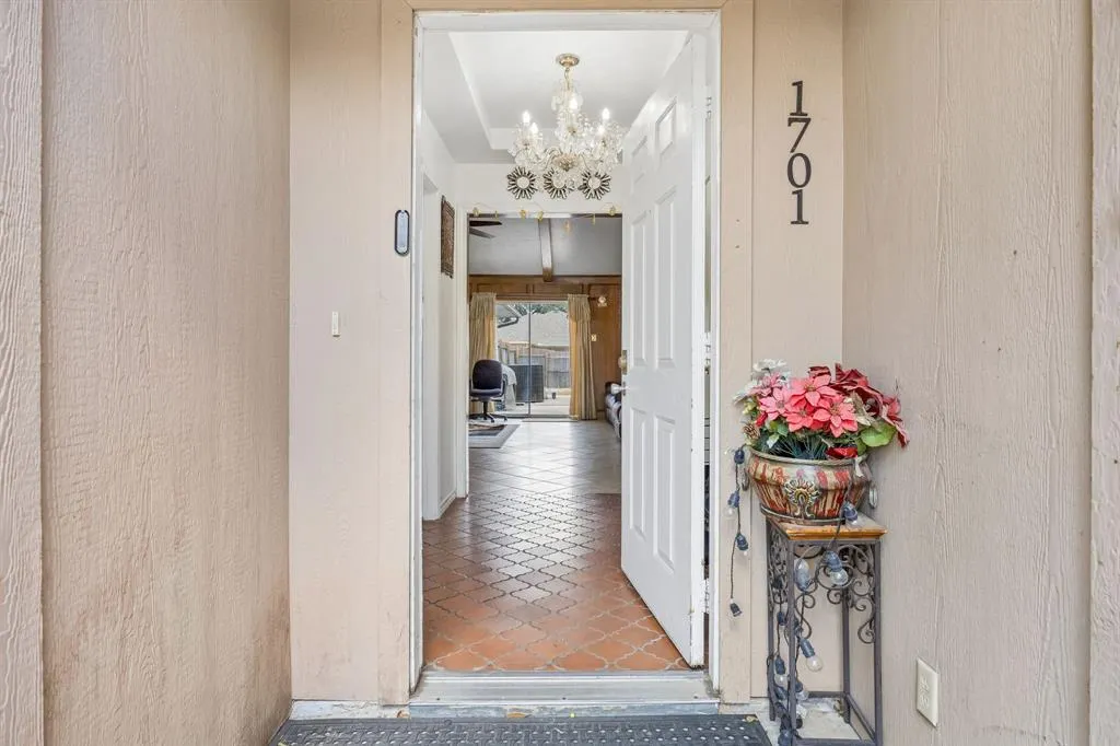 1701 East Spring Valley Road