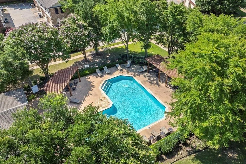 4152 Kyndra Circle