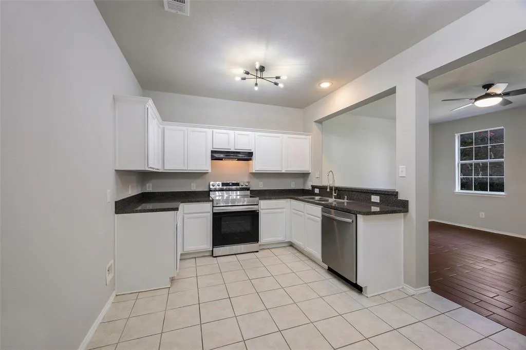 4152 Kyndra Circle