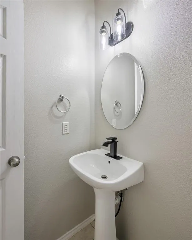 4152 Kyndra Circle