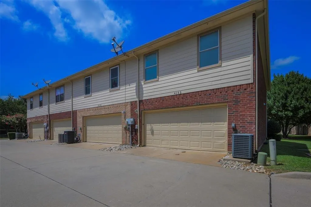 4152 Kyndra Circle