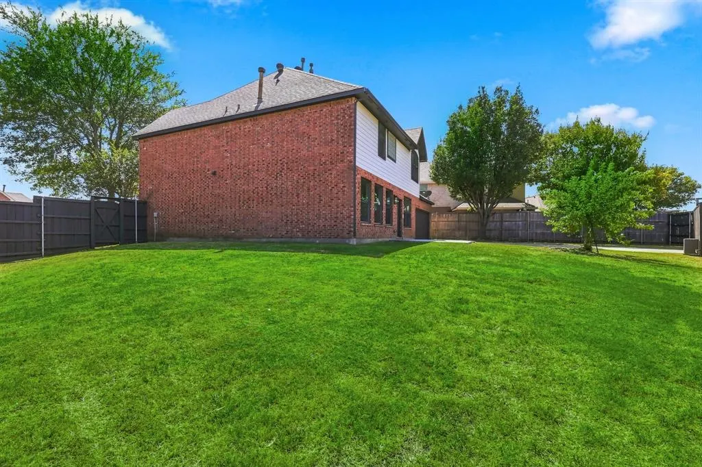 4421 Red Barn