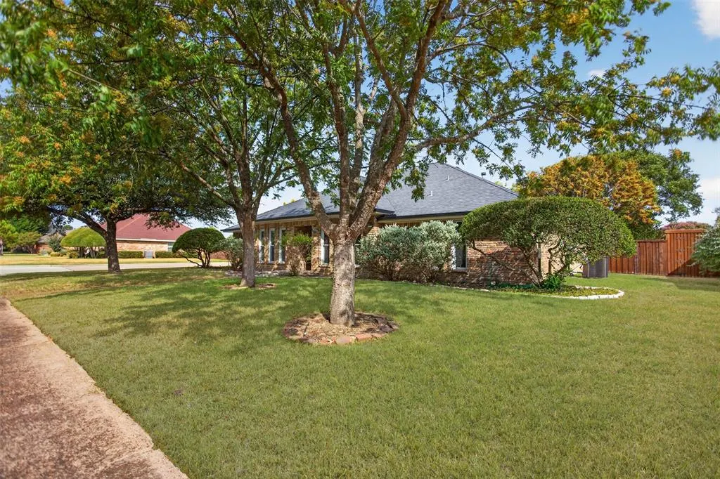 901 Willow Brook Drive