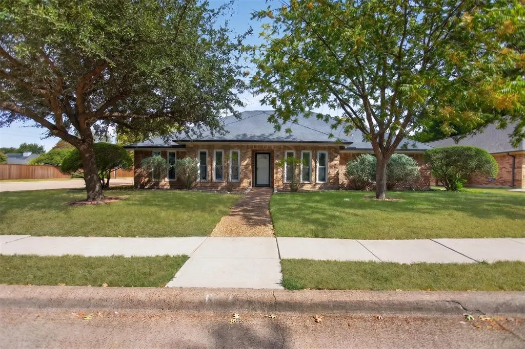 901 Willow Brook Drive