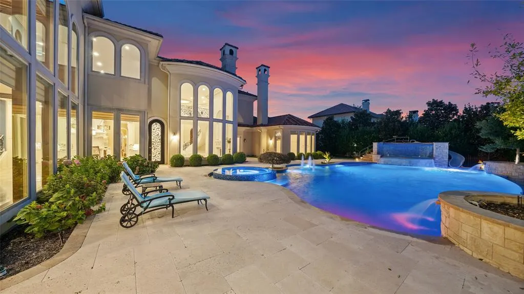 408 Lakeway Drive