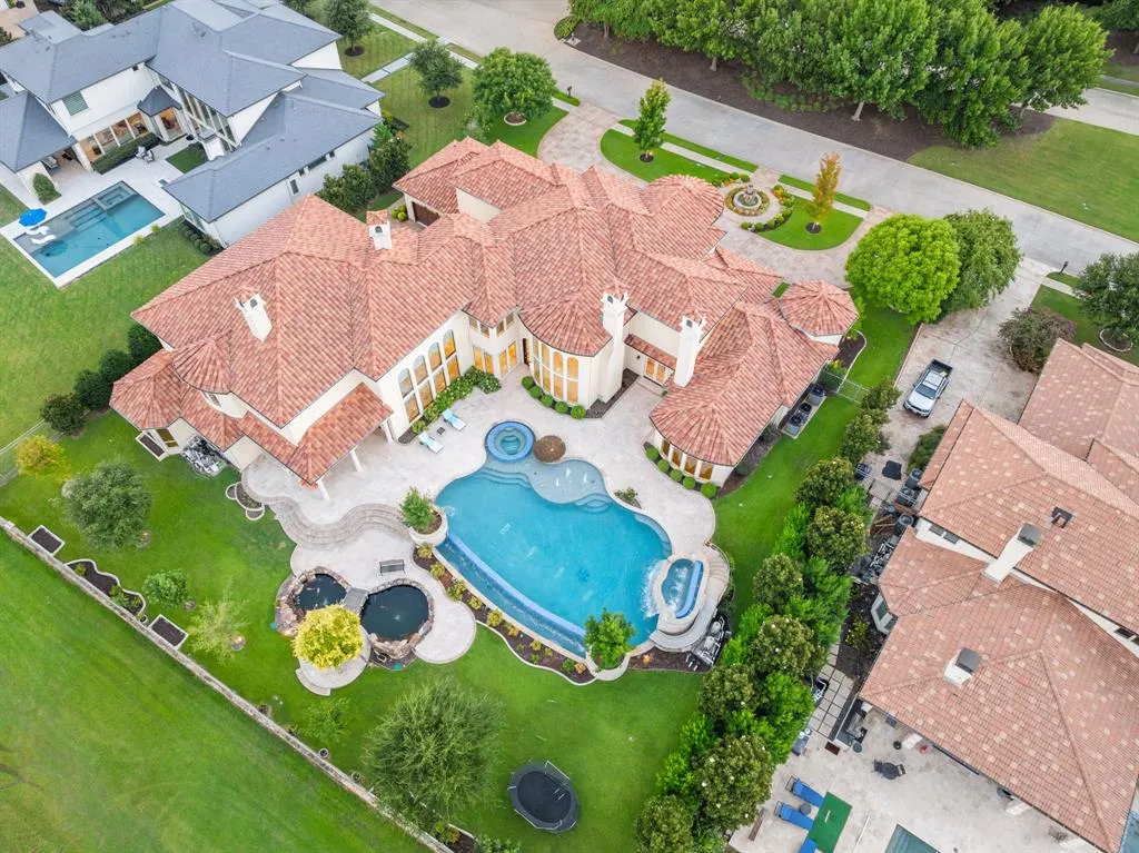 408 Lakeway Drive