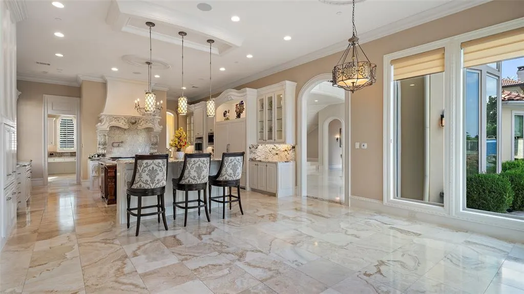 408 Lakeway Drive