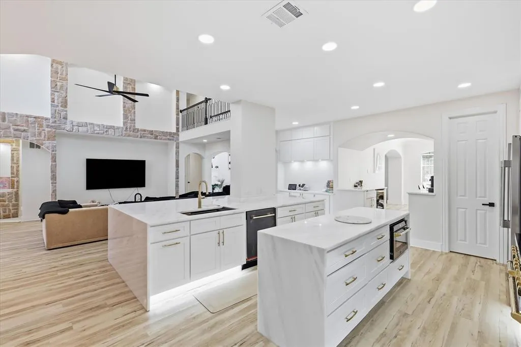 1106 Bridgeway Lane