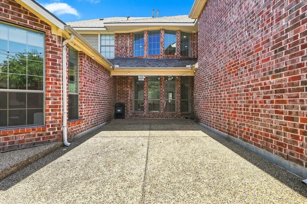 1106 Bridgeway Lane