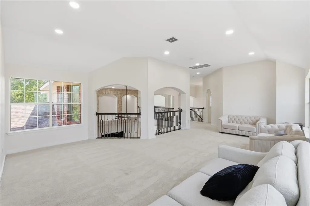 1106 Bridgeway Lane