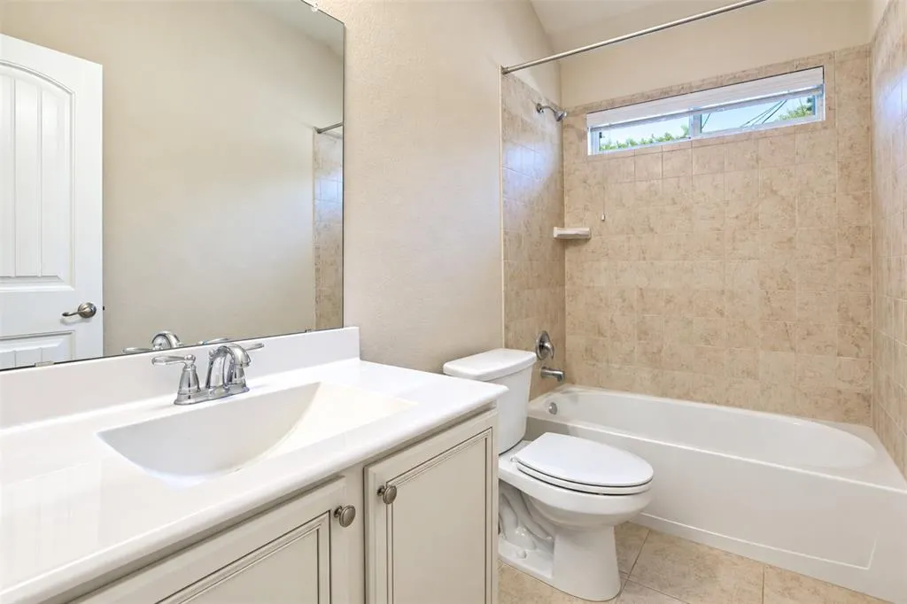 2805 Leslie Lane
