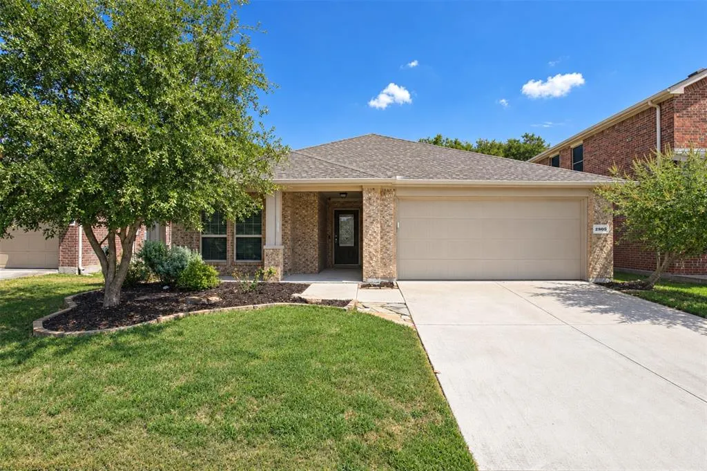 2805 Leslie Lane
