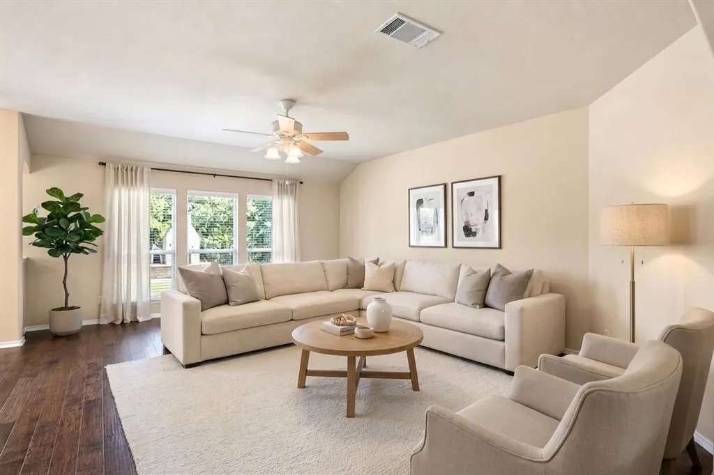 2805 Leslie Lane