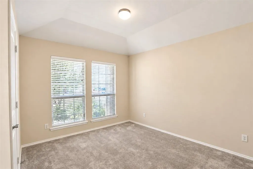 2805 Leslie Lane