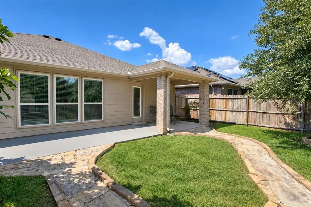 2805 Leslie Lane