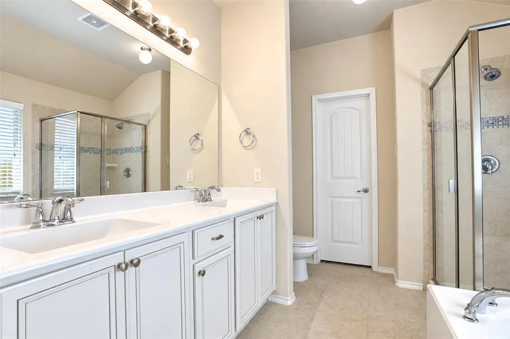 2805 Leslie Lane