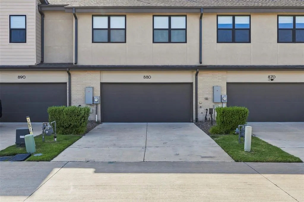 880 Dulaney Court