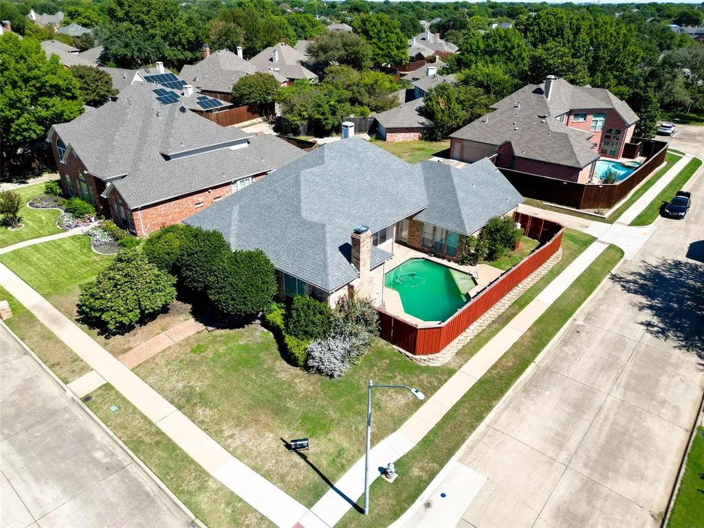 7200 Elmswood Lane