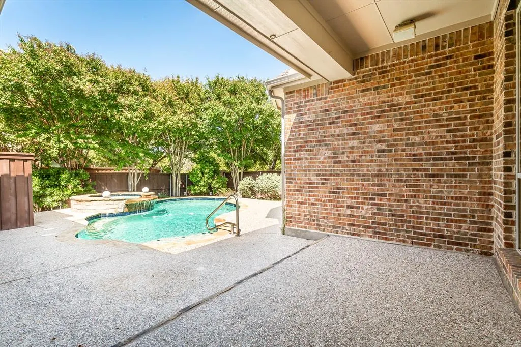 2361 Hedgewood Lane