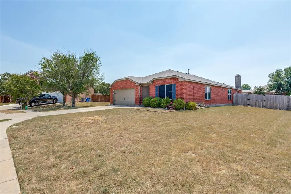 2402 Pheasant Run
