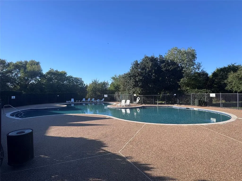 2402 Pheasant Run