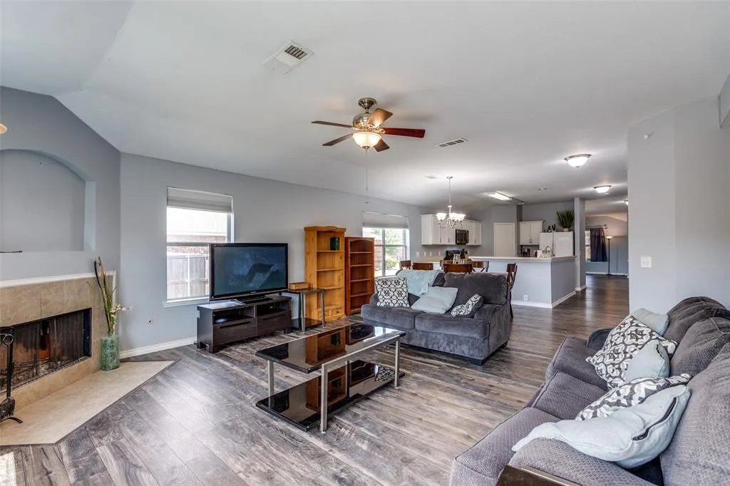 2402 Pheasant Run