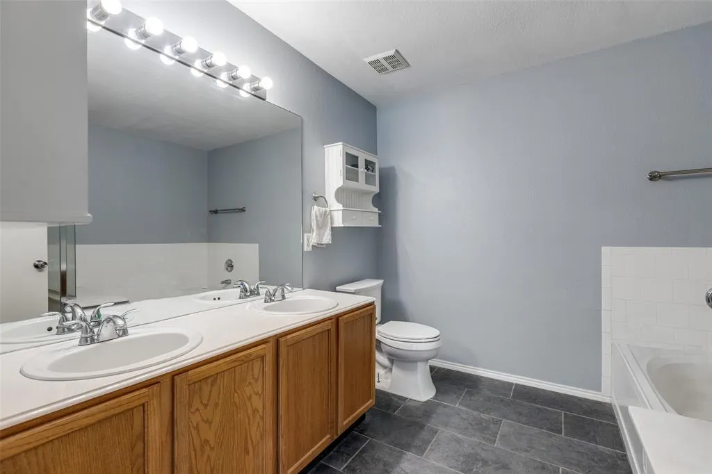 2402 Pheasant Run