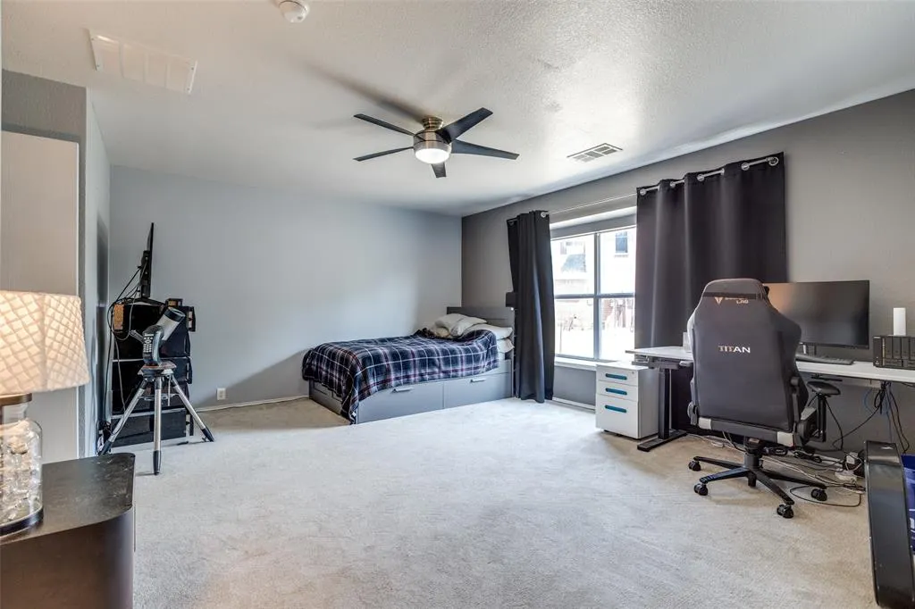 2402 Pheasant Run
