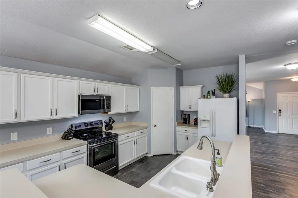 2402 Pheasant Run