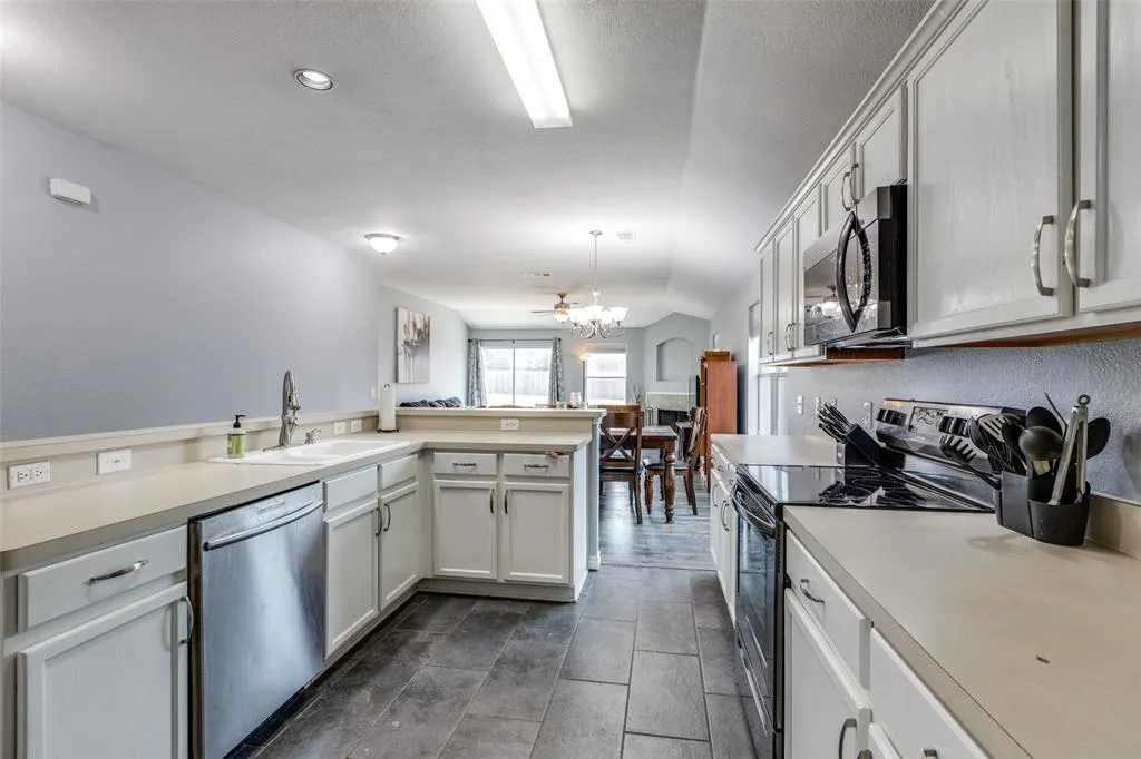 2402 Pheasant Run