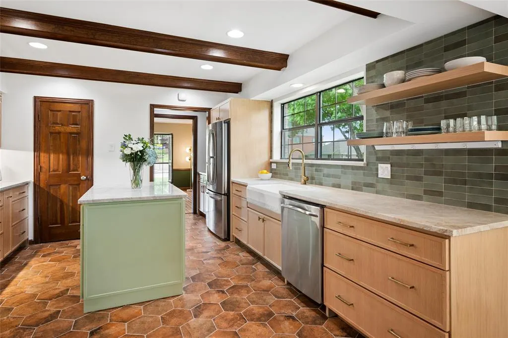 2001 Pebble Beach Court
