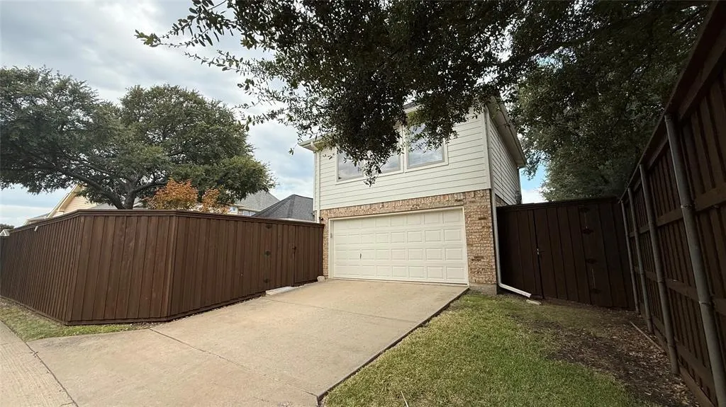 1219 Bridgeway Lane