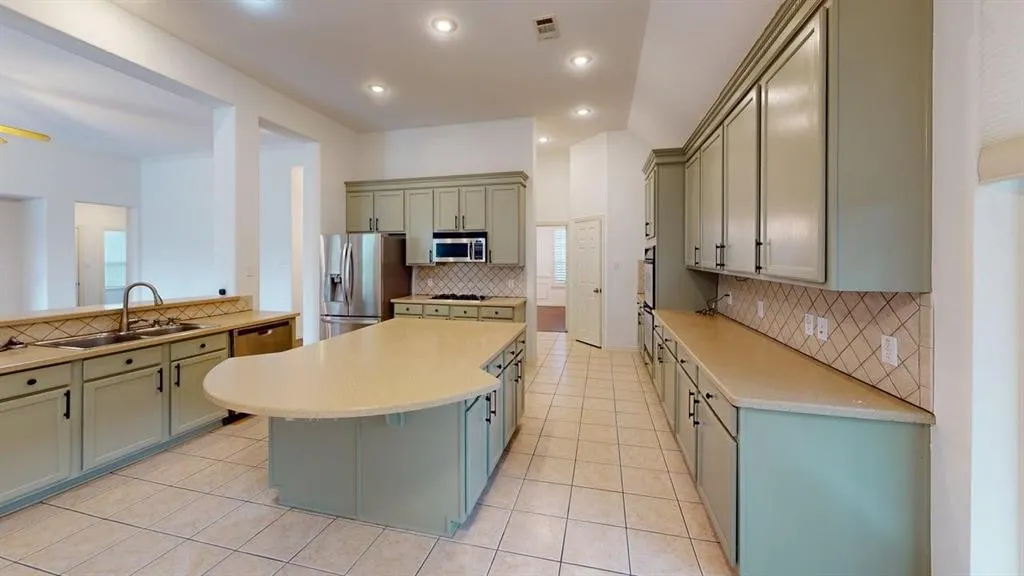 1219 Bridgeway Lane
