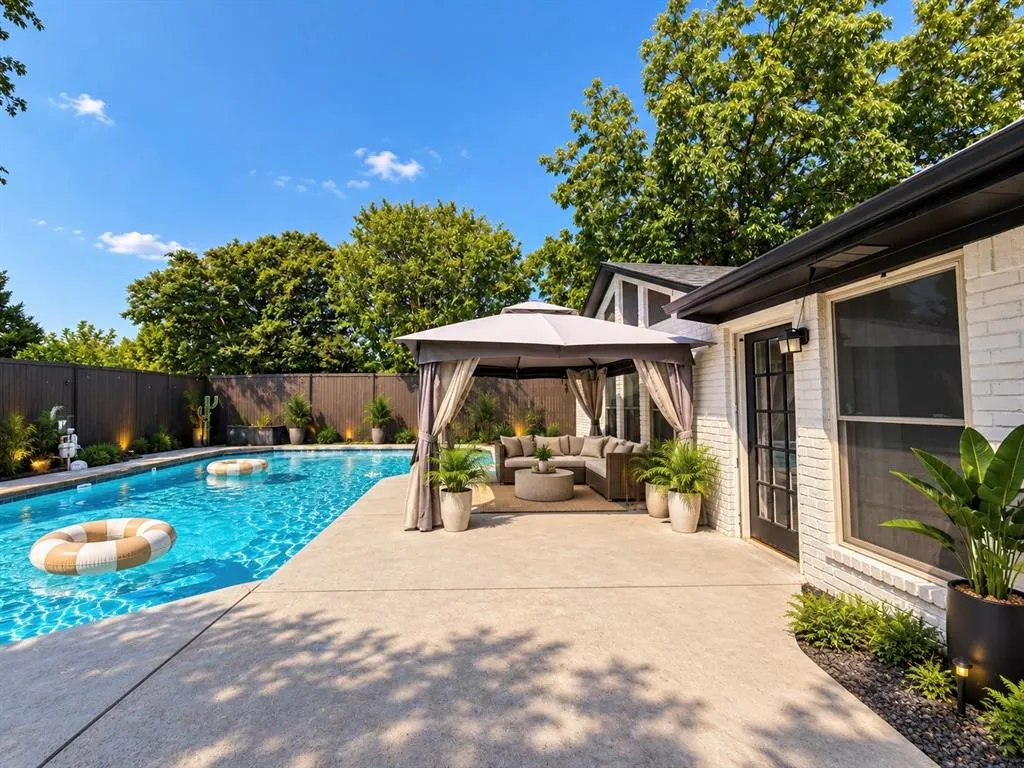 922 Thoreau Lane