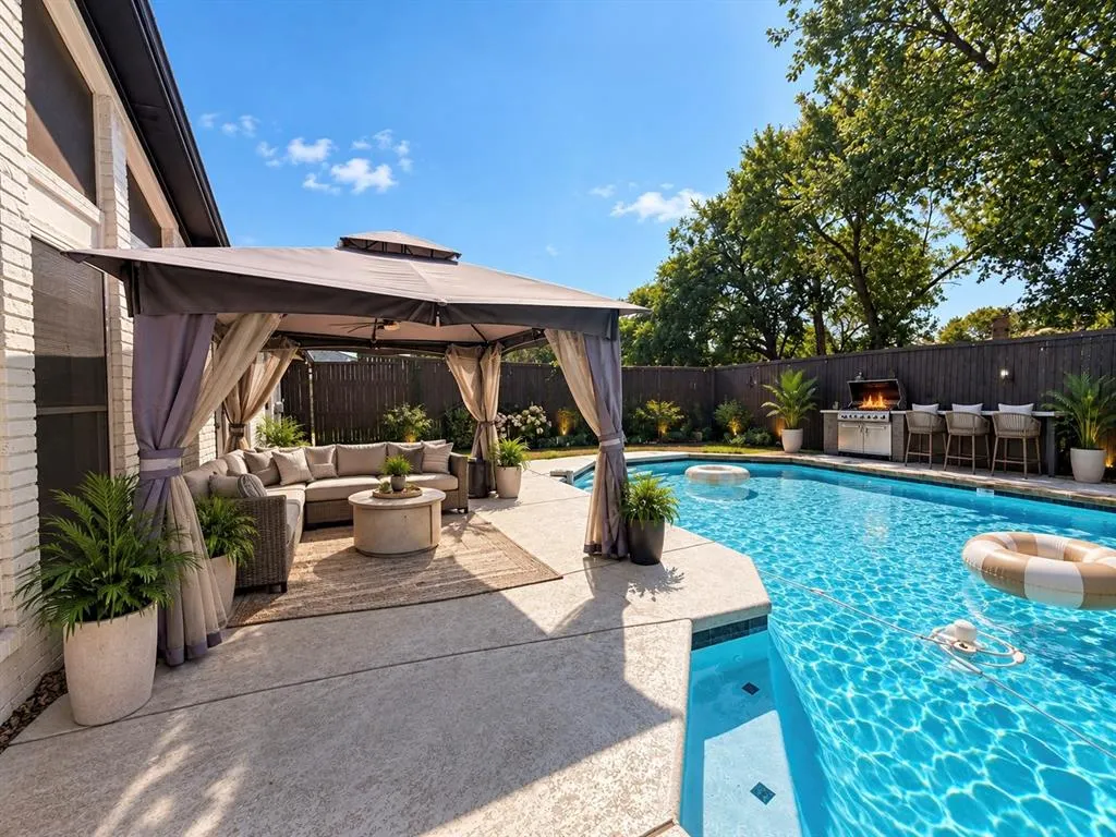 922 Thoreau Lane