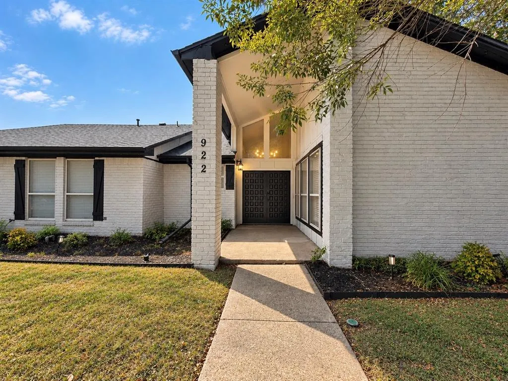 922 Thoreau Lane