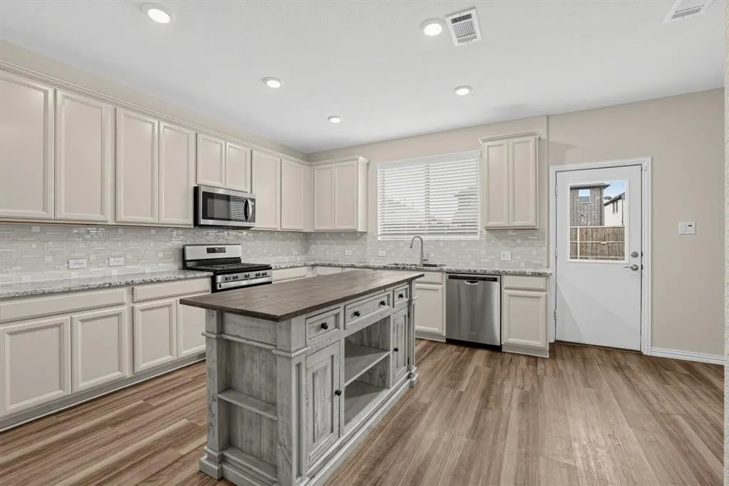 1620 Berry Ridge Trail