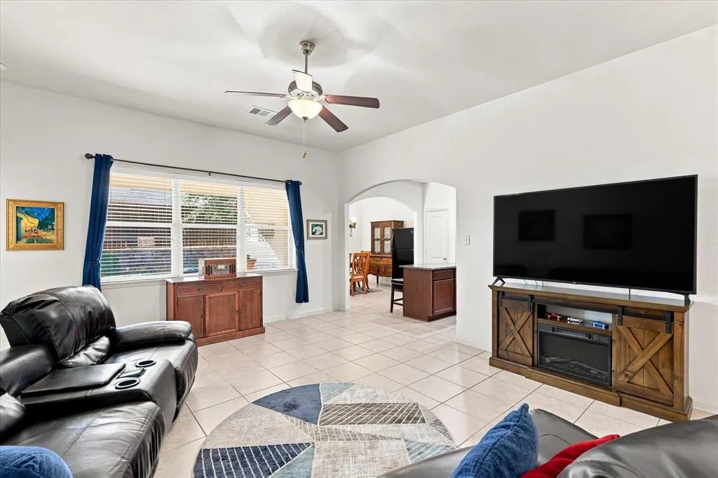 1824 Mesquite Lane