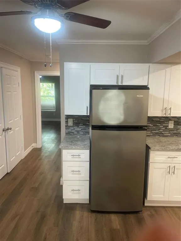 904 Spring Valley Plaza #B