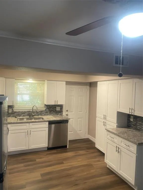 904 Spring Valley Plaza #B